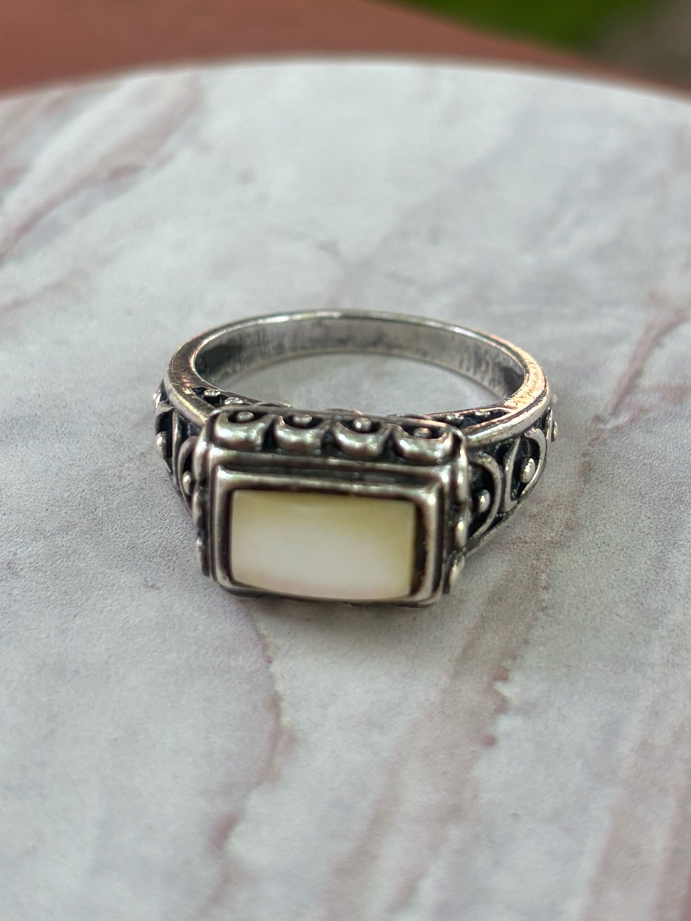 Vintage 925 Sterling Silver Mother of Pearl Bali Style Scroll Ring Size 8
